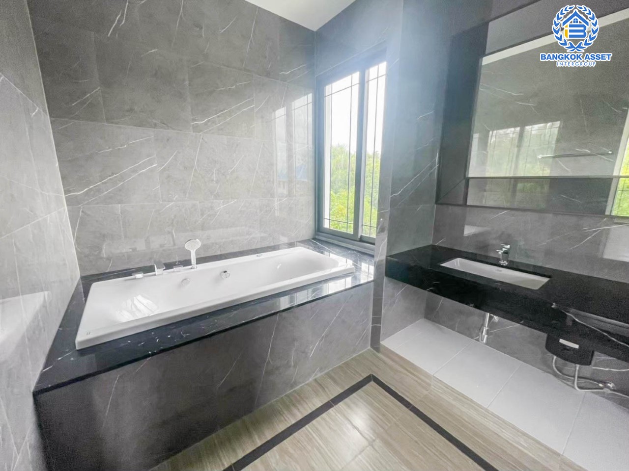 *****บ้านเดี่ยวมือสอง ม.เดอะพาวิลล่า กาญจนาภิเษก-บางบอน3 เนื้อที่ 199 ตร.ว. ฟังก์ชัน 5 นอน 6 น้ำ 2 ห้องแม่บ้าน 6 ที่จอดรถ บนทำเลศักยภาพ เชื่อมต่อถนนหลายเส้น ไม่ว่าจะเป็น ถ.เอกชัย, ถ.เพชรเกษม69, ถ.พระราม2 และใกล้จุดขึ้นทางด่วน "อาจณรงค์-รามอินทรา"